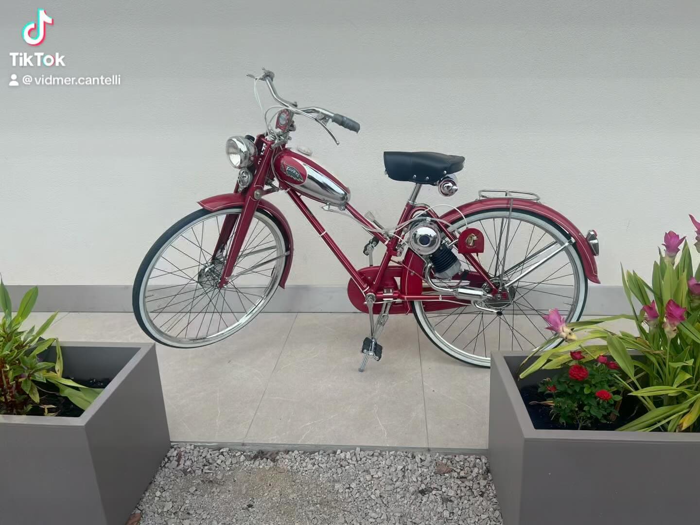 Motobici Taurus 
Cocker 48
motore a rullo a 2
 tempi
Anno 1954
Velocità max 35 h
Lo puoi trovare da noi 
Officine Cantelli vera rarità 
Per info 3387142936
#berkel #fortedeimarmi #vintage #affettatrice #gast #officinecantelli #aufschnittmaschine #salzburg #mercanteinfiera #automotodepocabologna2024 #motorcycle #veterana