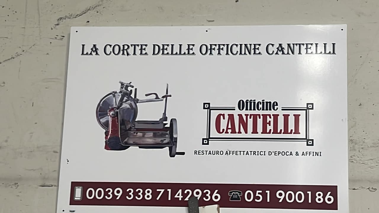 La corte. L’unico posto dove la mente di un artista puo sbizzarrirsi  e realizzare opere d arte.
